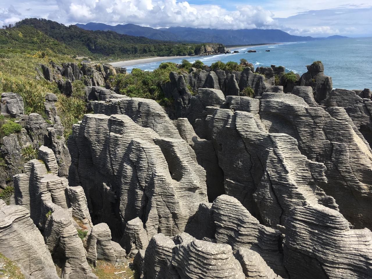 11 míst, kam se podívat na&nbsp;Novém Zélandu - Pancake Rocks