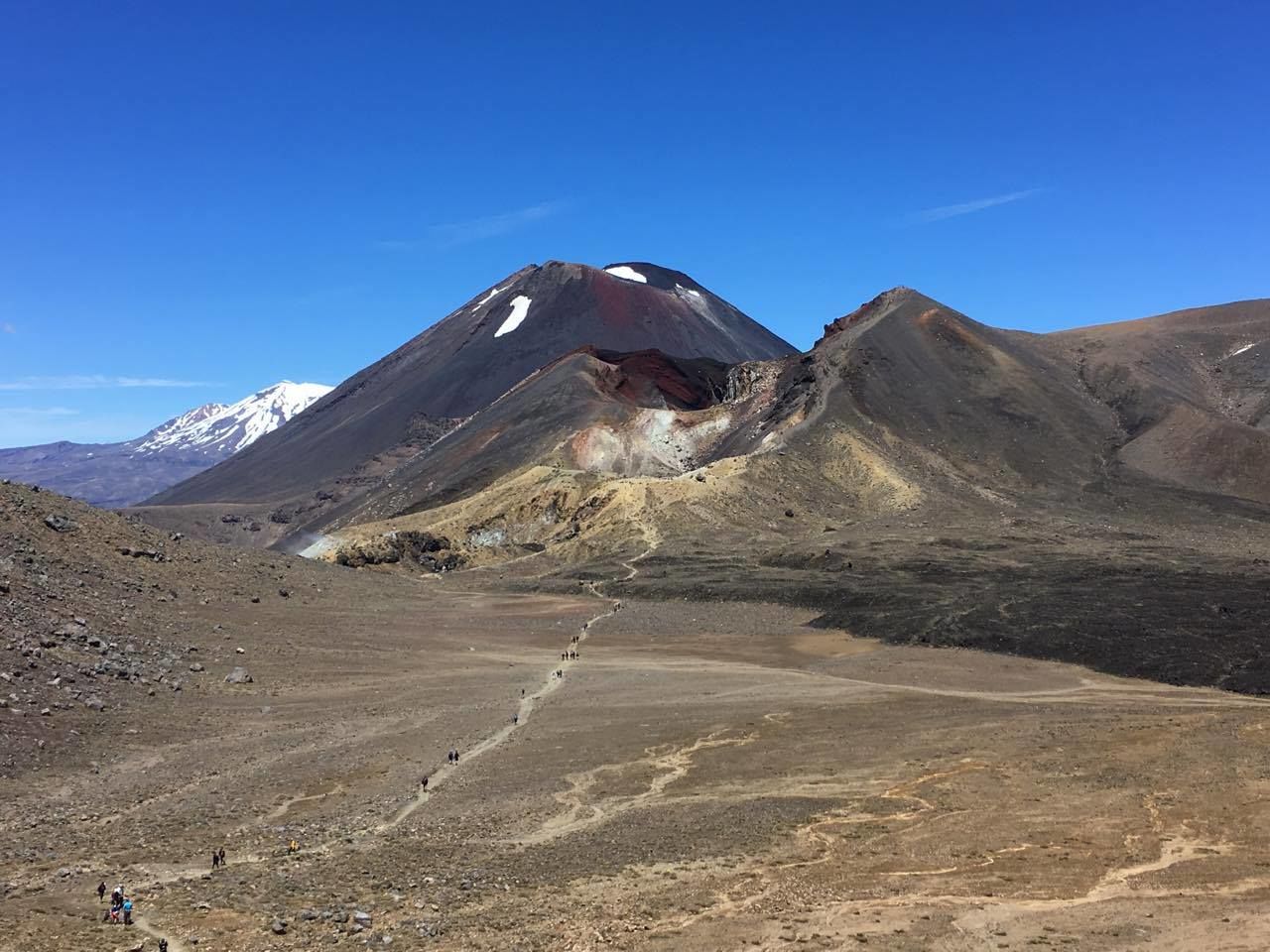 Pohled na&nbsp;NP Tongariro s&nbsp;Horou Osudu na&nbsp;Novém Zélandu