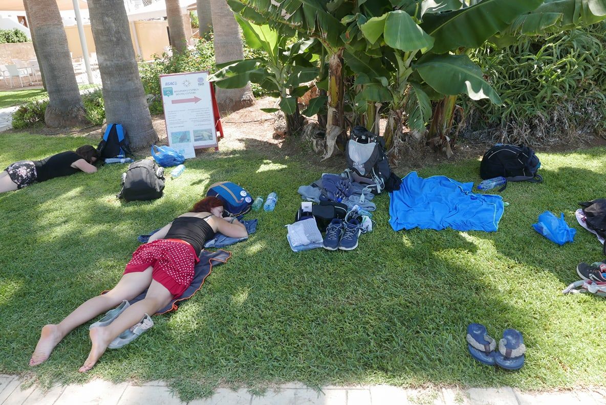 jet nomádit na Kypr - spaní na pláži