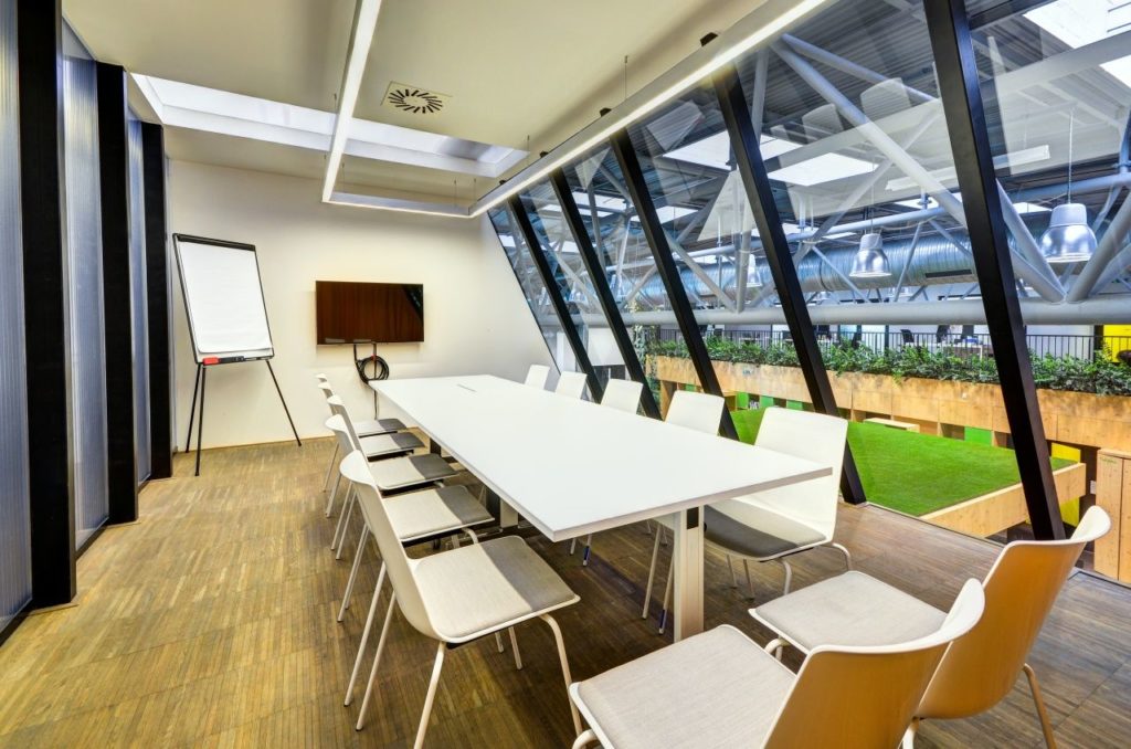 Impact Hub - zasedací místnost